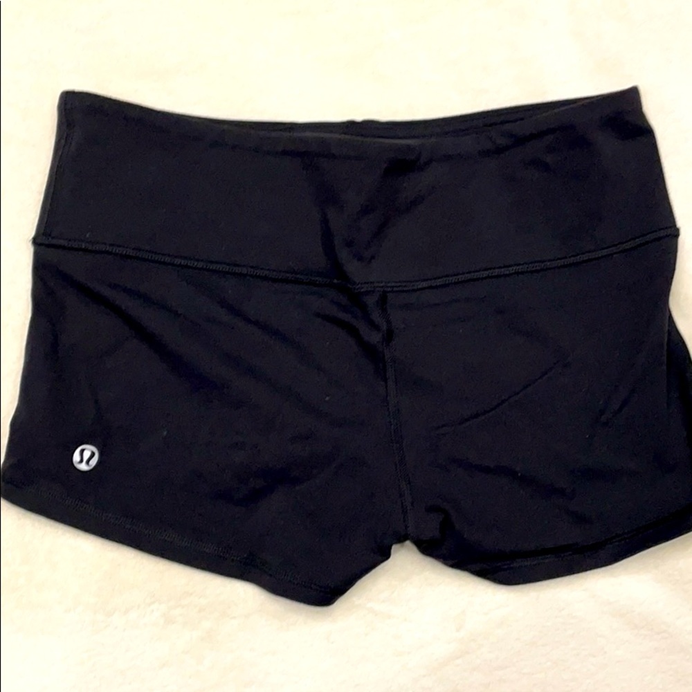 Lululemon mid rise short - size 8
